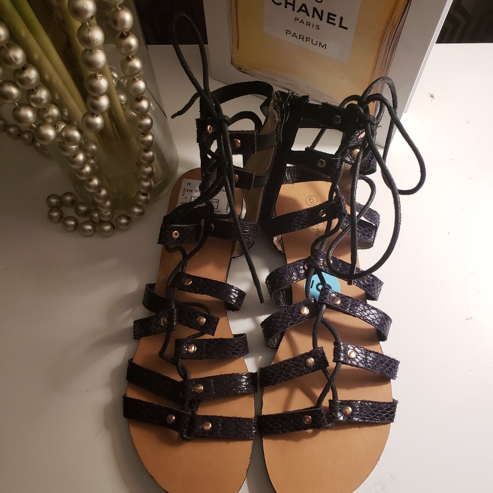 Super cute ankle height gladiator sandals